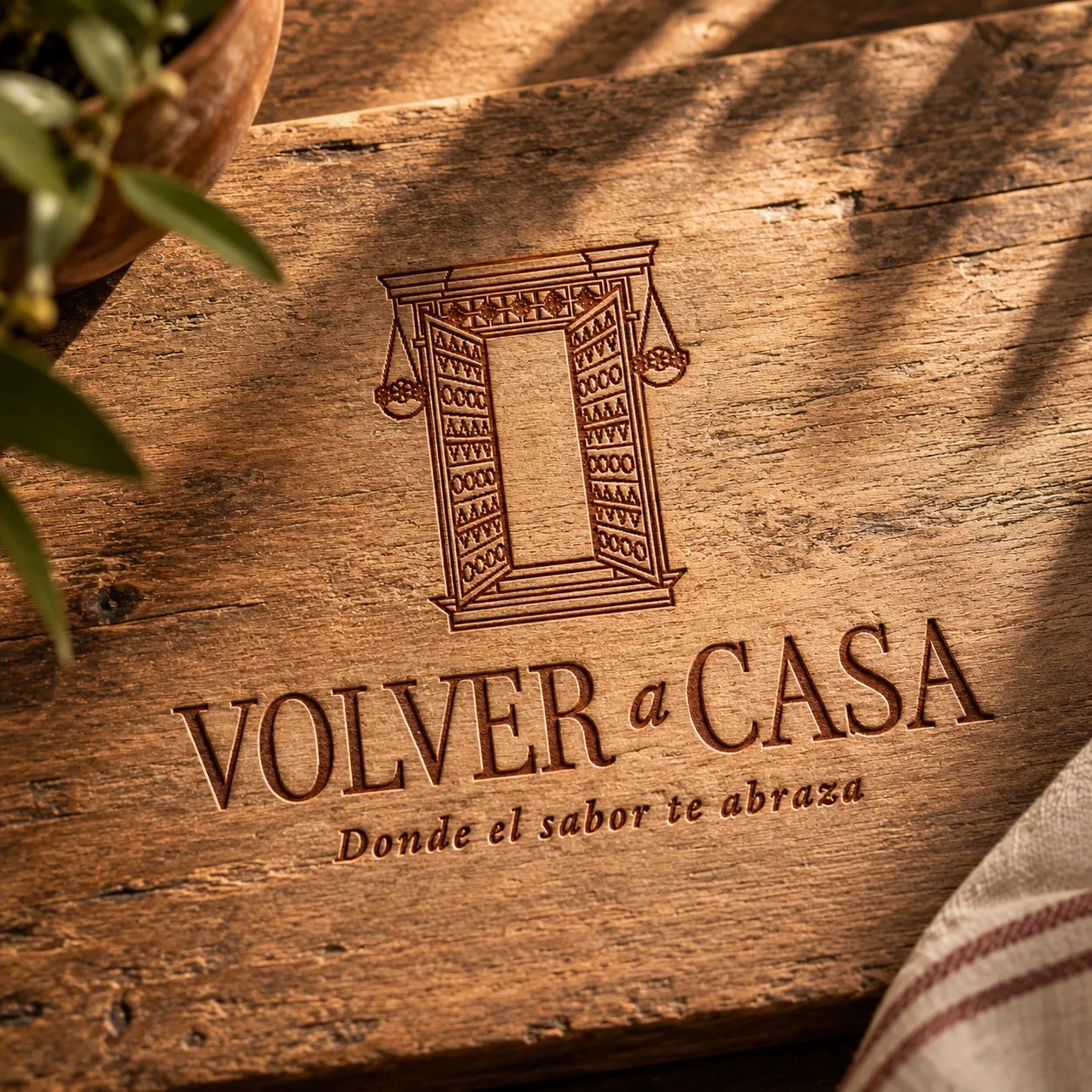 Volver a Casa logo engraved in wood